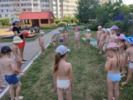 "Солнце, воздух и вода - наши лучшие друзья!" "Солнце, воздух и вода - наши лучшие друзья!".